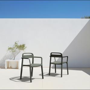 Silla con brazos interior, exterior arena JUNE garbar