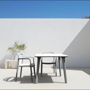 Mesa cuadrada interior, exterior 90x90 gris oscuro DESSA Resol