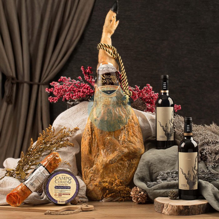 Lote Jamonero 01: Jamón de 7 kg + Embutidos + Vinos Lote Jamonero 01: Jamón de 7 kg + Embutidos + Vinos